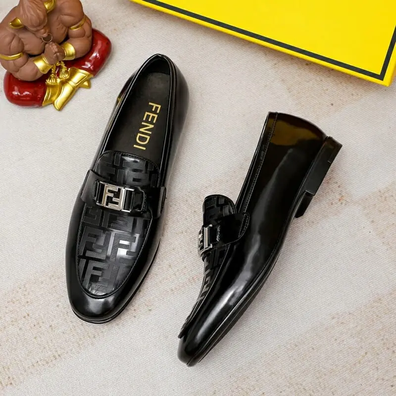 fendi cuir chaussures pour homme s_120a66b4